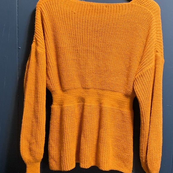 💙Free in any bundle over $10. Crew Neck Sweater - Picture 2 of 7